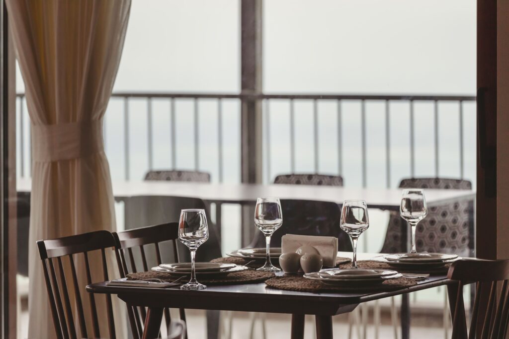 table-setting-at-the-restaurant-2025-03-09-13-24-36-utc